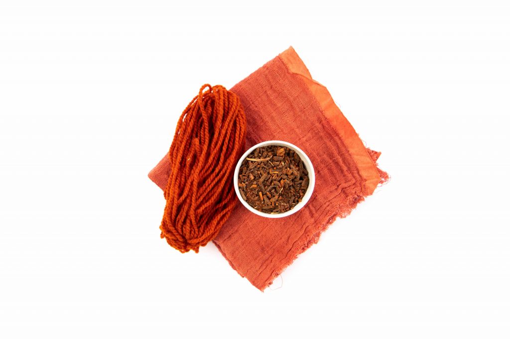 Garance, racines, moulues, avec morceaux